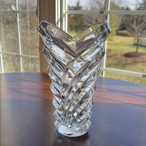 MIKASA Wyndham Elegant Crystal Vase 9”